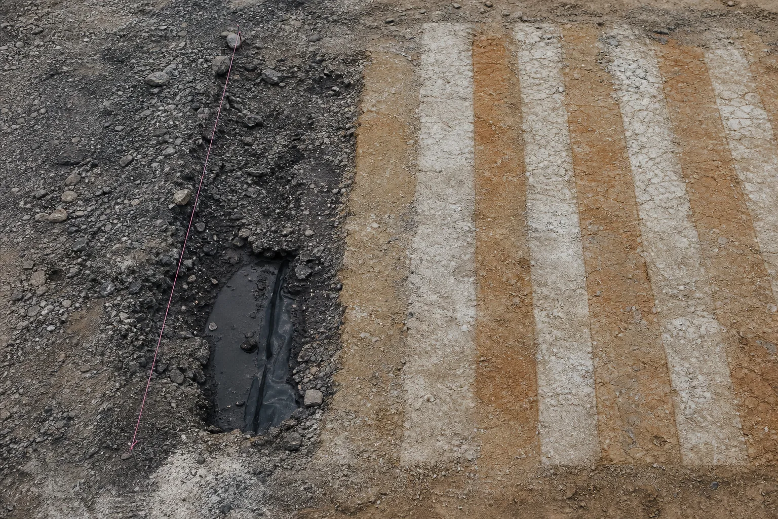Pegged cover-trial plot sequence over an exposed waste-rock lift