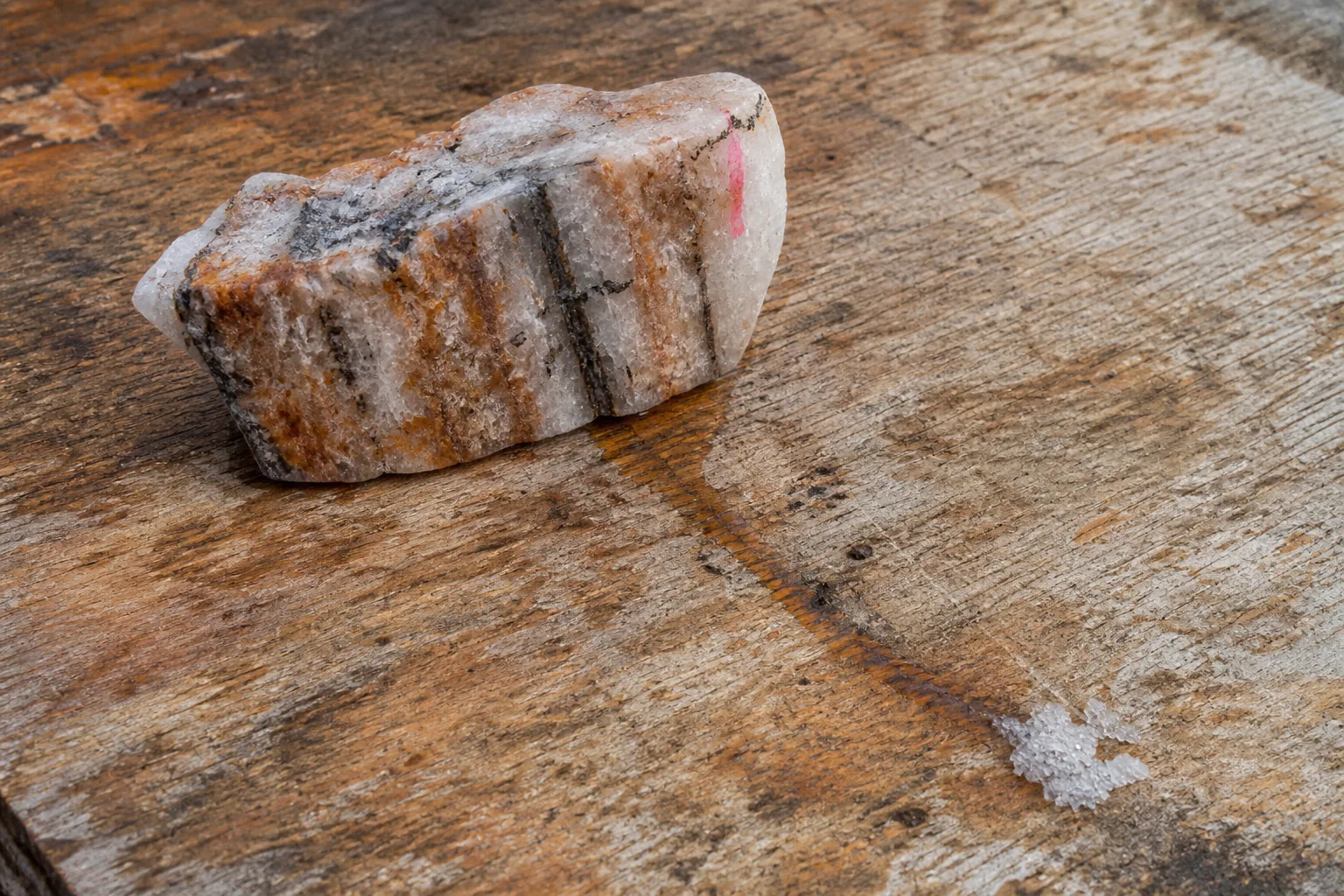Sawn sylvinite specimen with brine trail ending in salt crystals